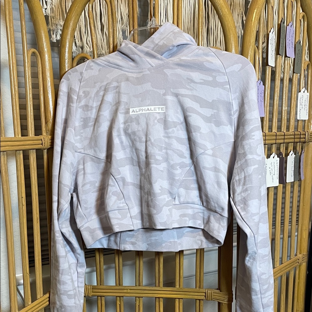 Alphalete Light Gray Camo cropped Pullover